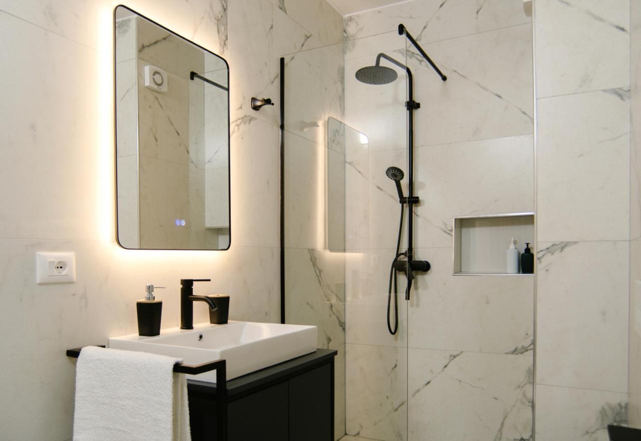 Urban Serenity City Skyline View Apartment 1 تيرانا المظهر الخارجي الصورة